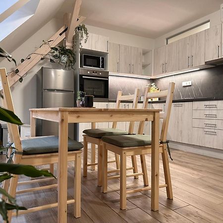 Apartmany Monastery Suites Zirec Dvůr Králové nad Labem Exteriör bild