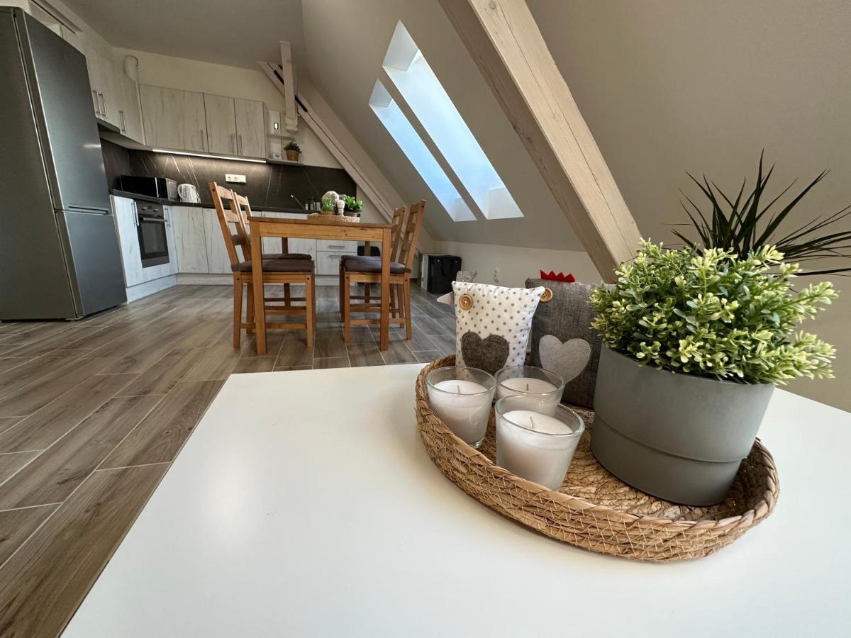 Apartmany Monastery Suites Zirec Dvůr Králové nad Labem Exteriör bild