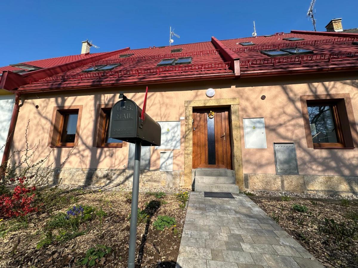 Apartmany Monastery Suites Zirec Dvůr Králové nad Labem Exteriör bild