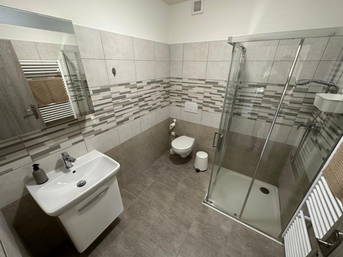 Apartmany Monastery Suites Zirec Dvůr Králové nad Labem Exteriör bild