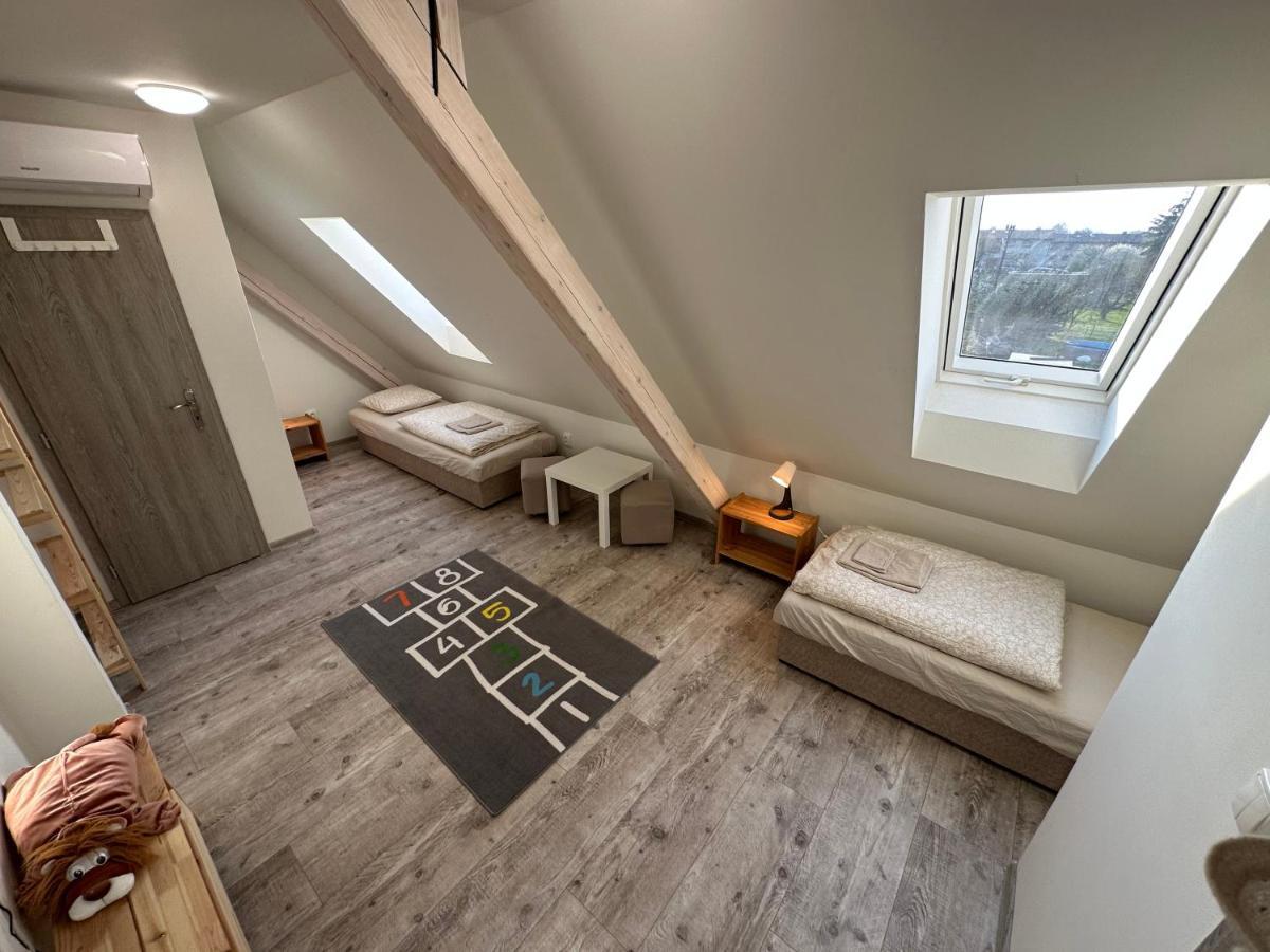 Apartmany Monastery Suites Zirec Dvůr Králové nad Labem Exteriör bild