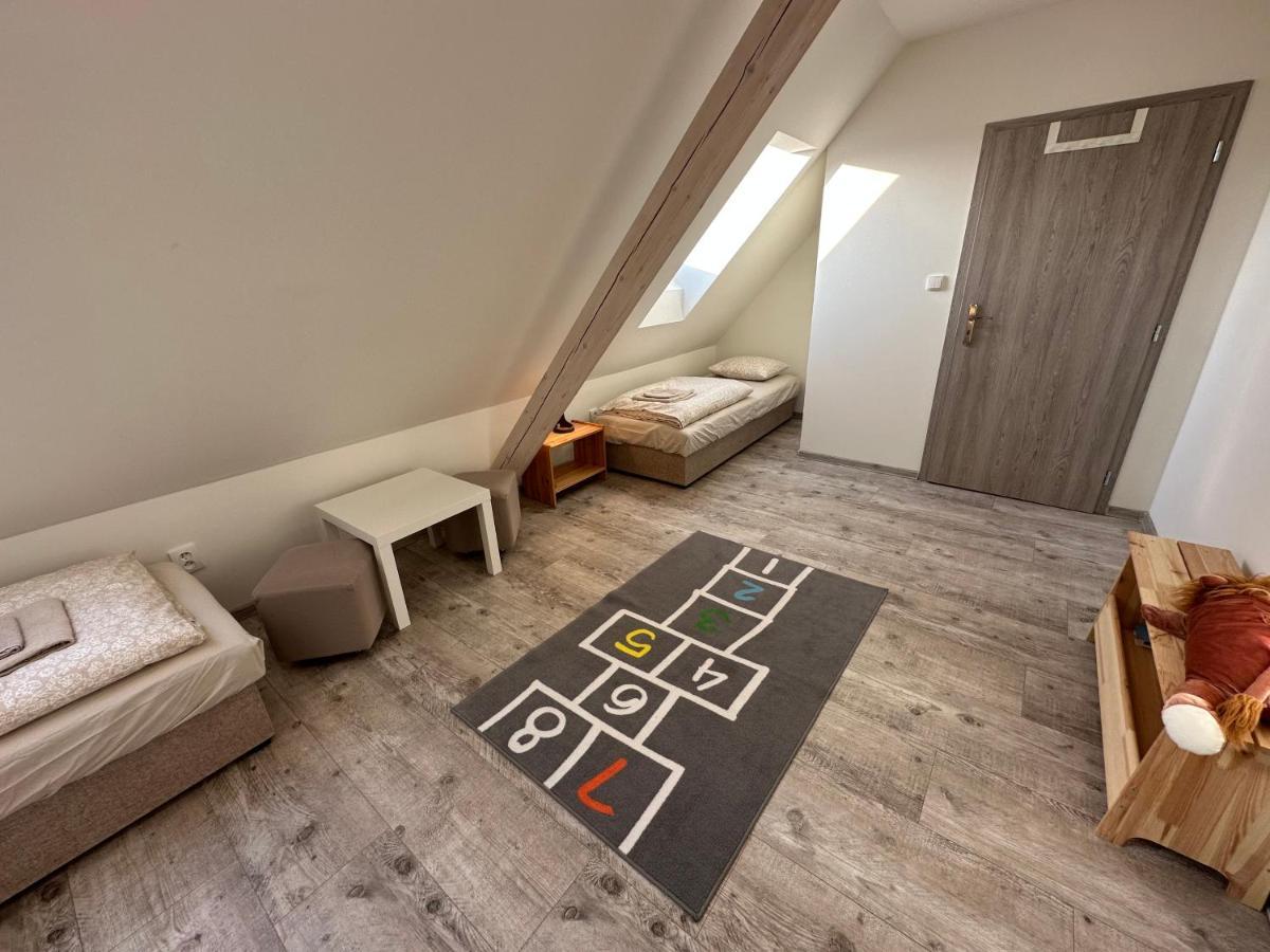 Apartmany Monastery Suites Zirec Dvůr Králové nad Labem Exteriör bild