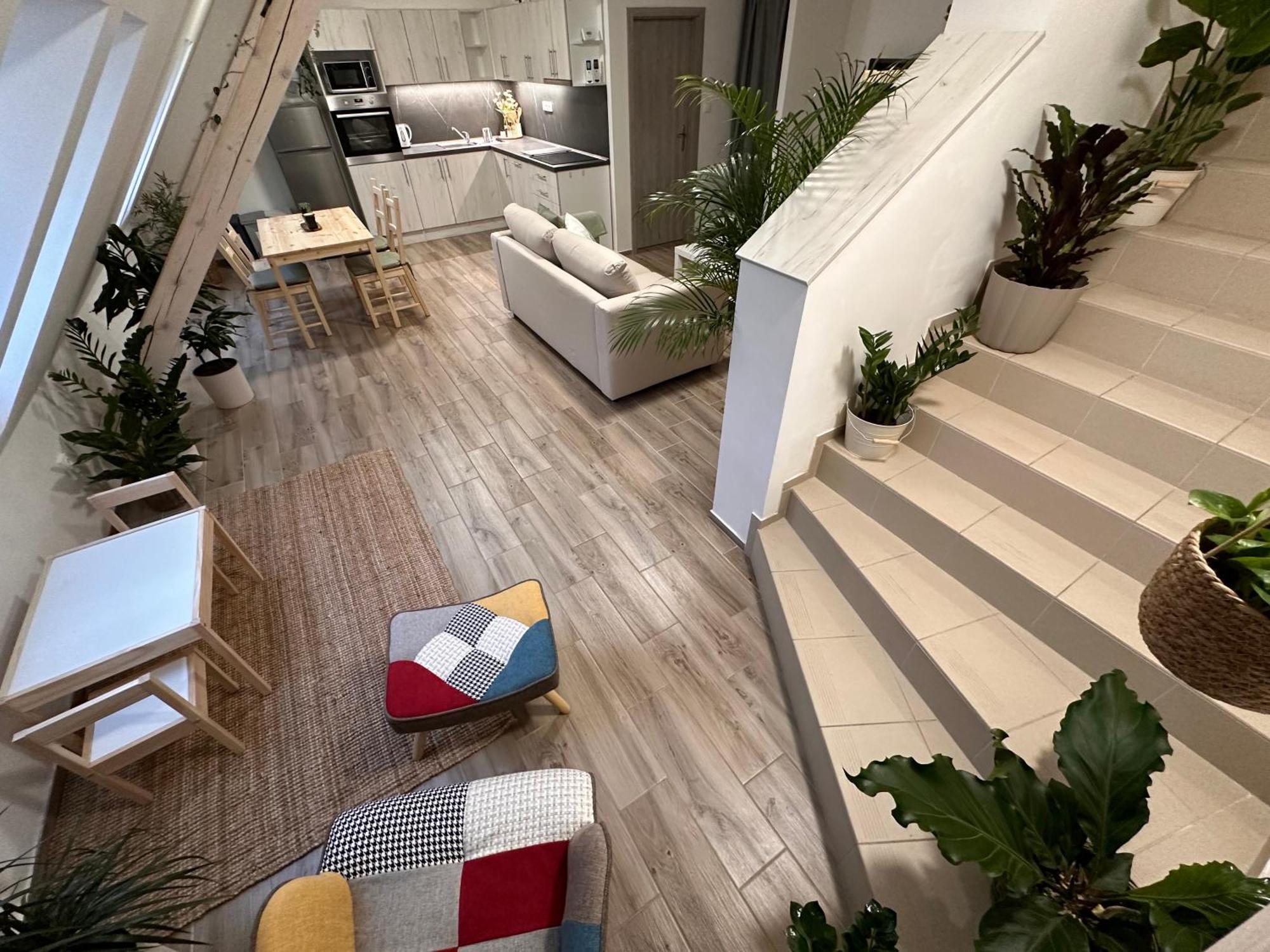 Apartmany Monastery Suites Zirec Dvůr Králové nad Labem Exteriör bild