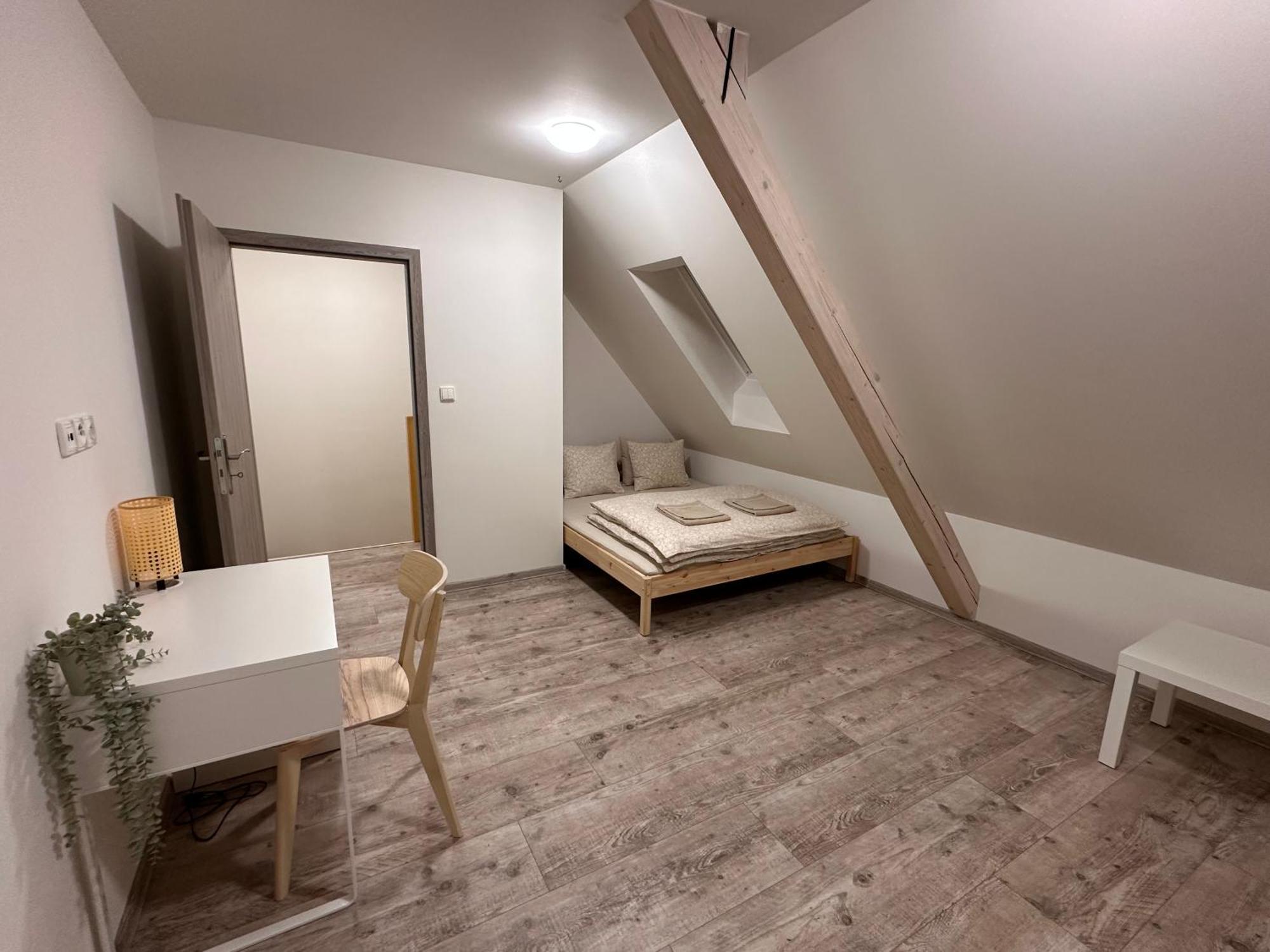 Apartmany Monastery Suites Zirec Dvůr Králové nad Labem Exteriör bild