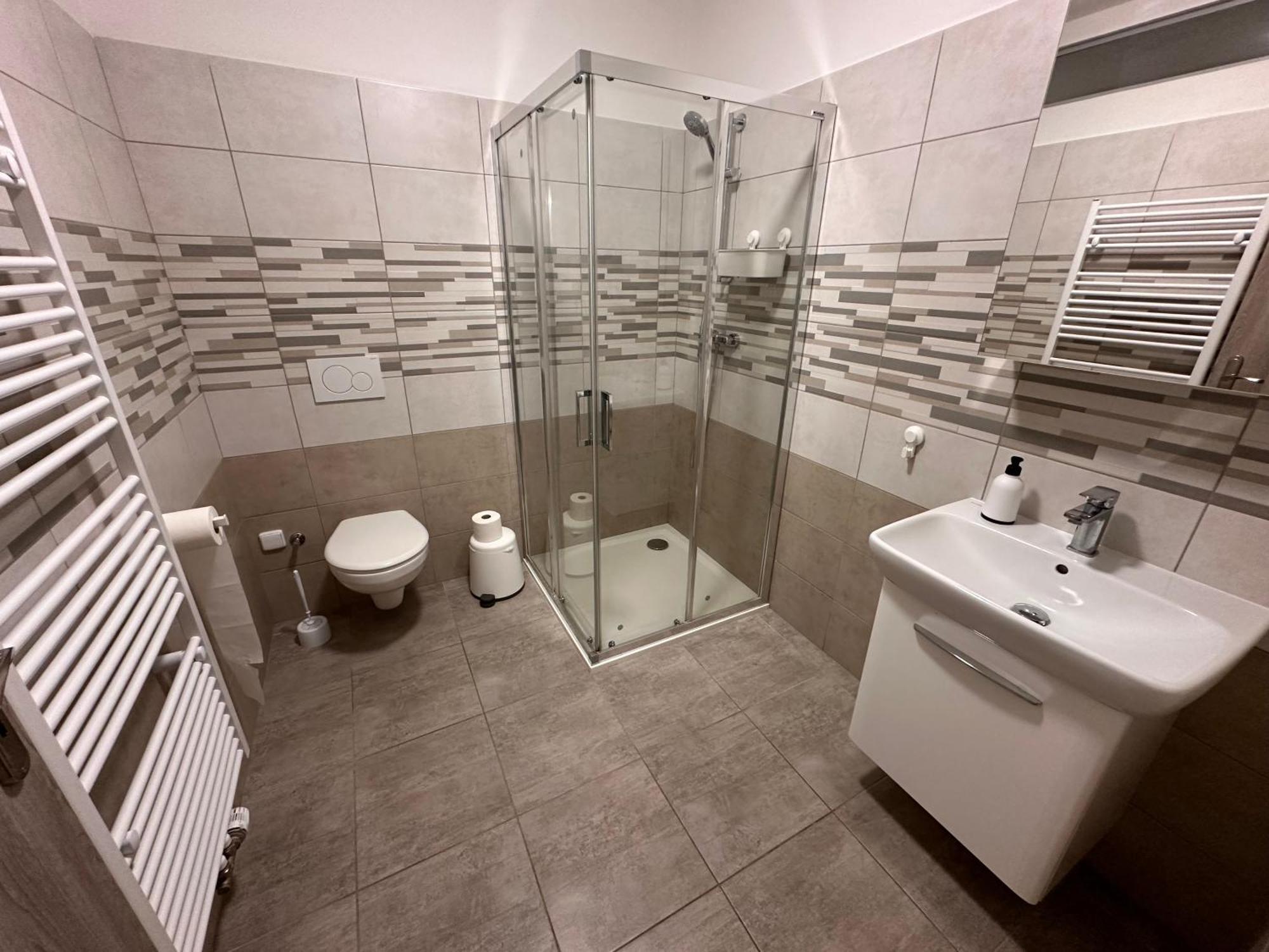 Apartmany Monastery Suites Zirec Dvůr Králové nad Labem Exteriör bild